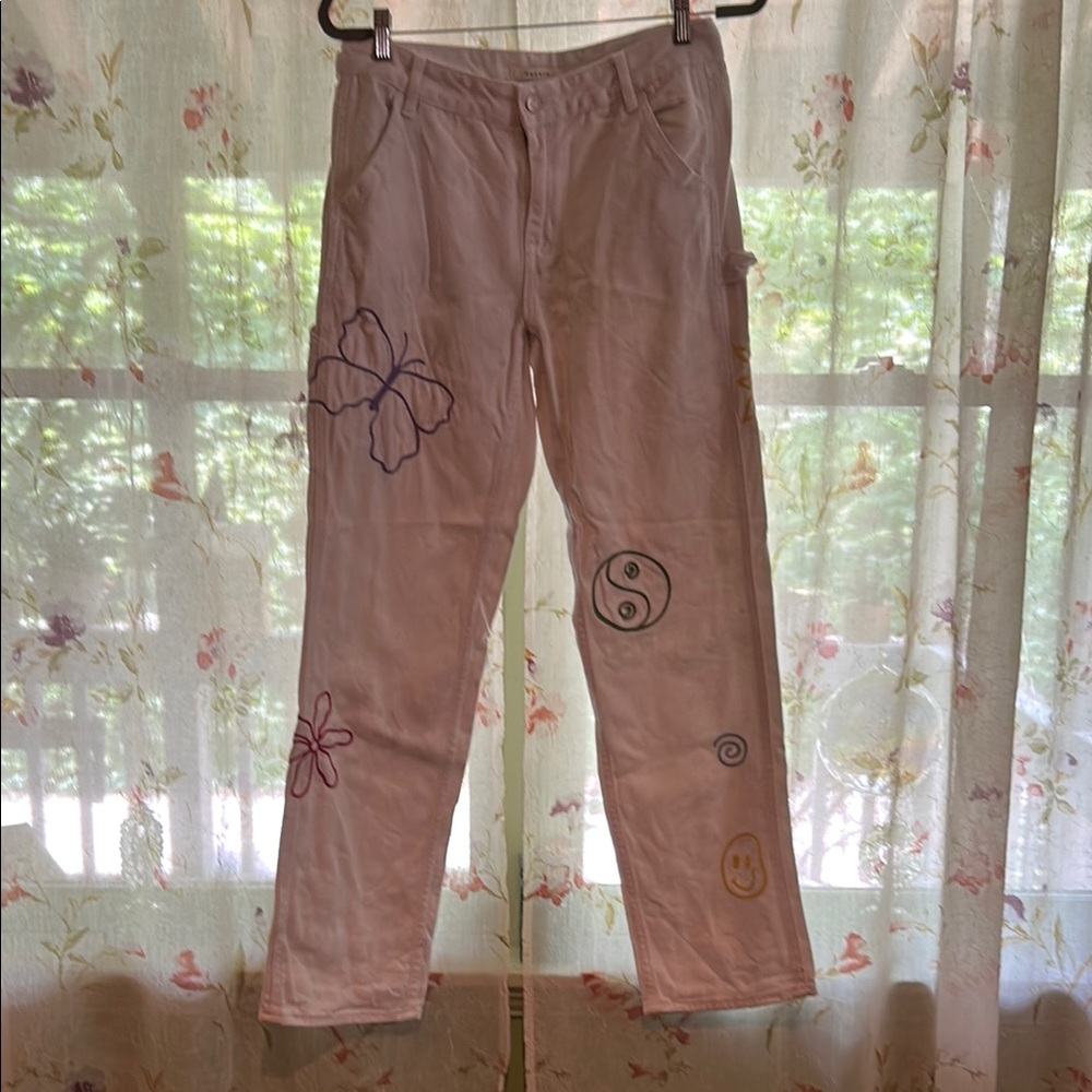 PacSun White Boyfriend Jeans with Decorative Embroidery